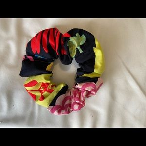 Hair scrunchie elastic